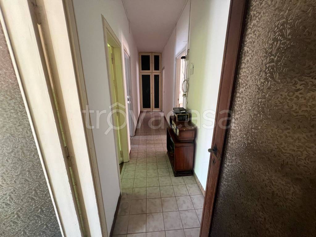 appartamento in vendita a Roma in zona Torre Spaccata