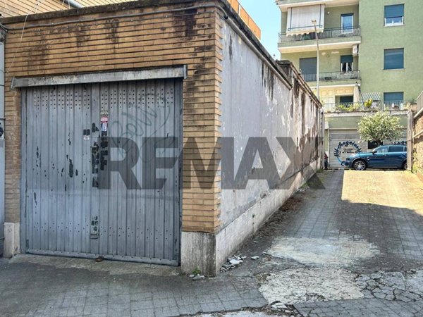 box auto in vendita a Roma in zona Gianicolense