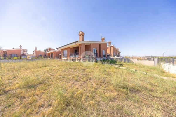 casa indipendente in vendita a Roma in zona Castelverde