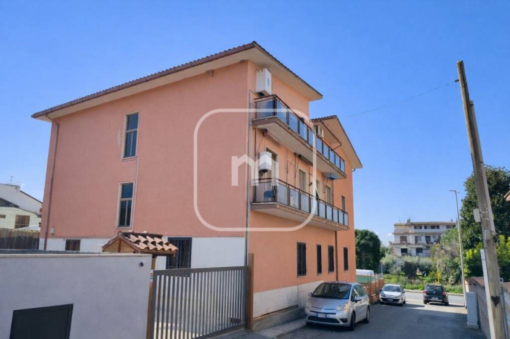 appartamento in vendita a Roma in zona Castelverde