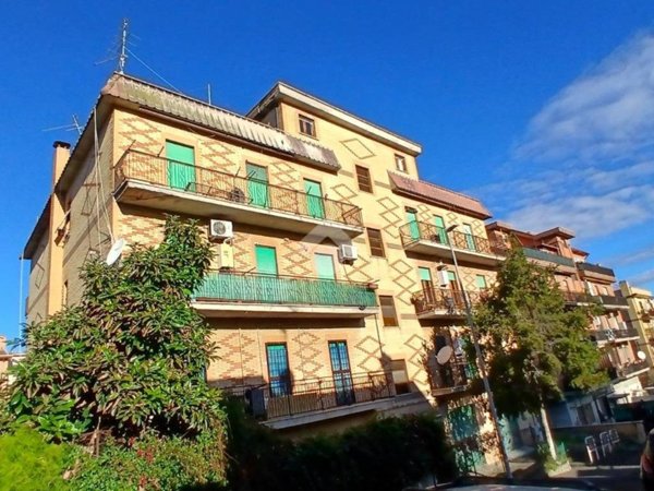 appartamento in vendita a Roma in zona Torre Angela
