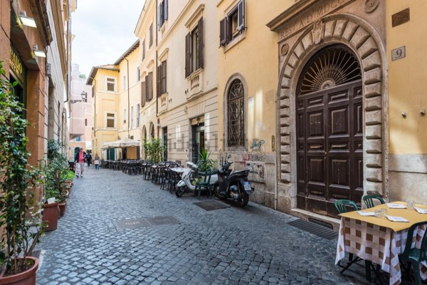 appartamento in vendita a Roma in zona Parione/Sant'Eustachio