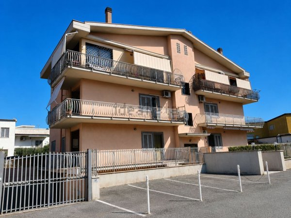 appartamento in vendita a Roma in zona Finocchio
