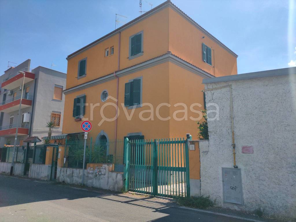 box auto in vendita a Roma in zona Prenestino-Centocelle