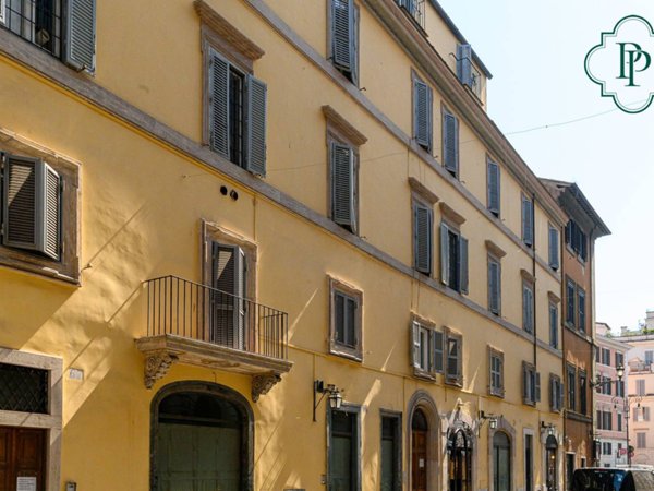 appartamento in vendita a Roma in zona Trevi-Colonna