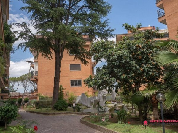 appartamento in vendita a Roma in zona Tomba di Nerone