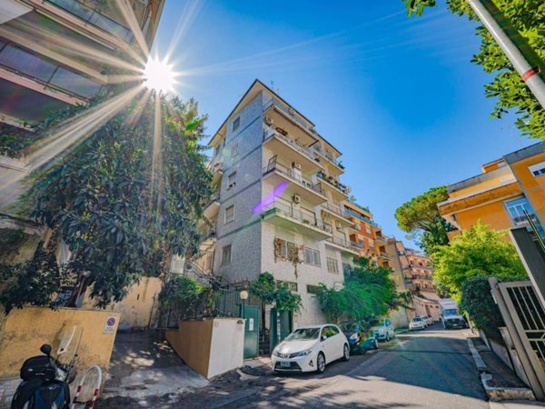 appartamento in vendita a Roma in zona Tor di Quinto