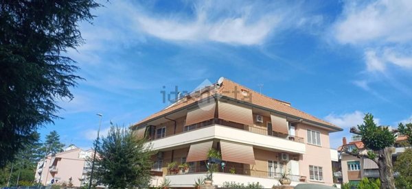 appartamento in vendita a Roma in zona Appio Pignatelli