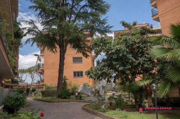 appartamento in vendita a Roma in zona Tomba di Nerone