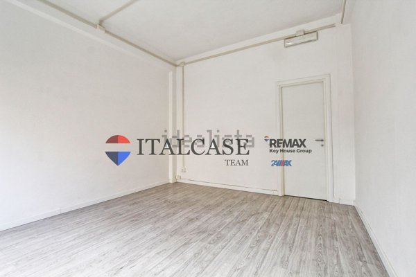 locale commerciale in vendita a Roma in zona Primavalle
