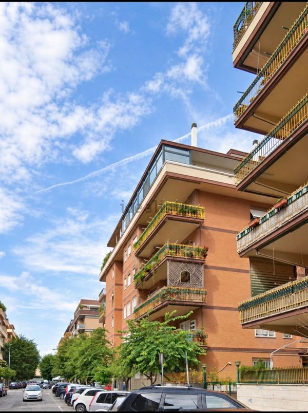 appartamento in vendita a Roma in zona Ostia