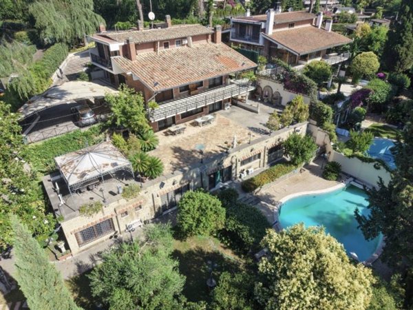 casa indipendente in vendita a Roma in zona EUR