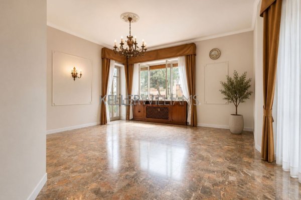 appartamento in vendita a Roma in zona EUR