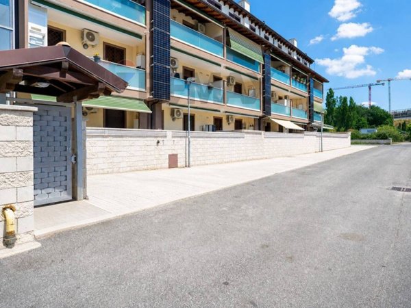 appartamento in vendita a Roma in zona Selva Candida