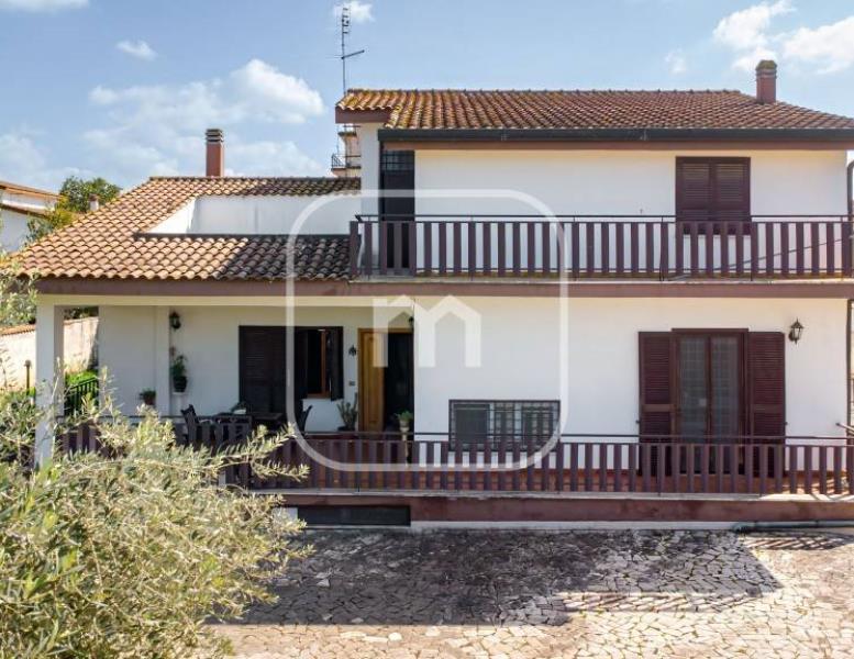 casa indipendente in vendita a Roma in zona Finocchio