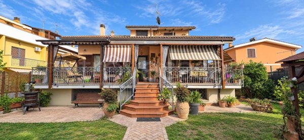 casa indipendente in vendita a Roma in zona Acilia