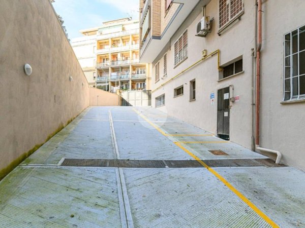 box auto in vendita a Roma in zona Collatino