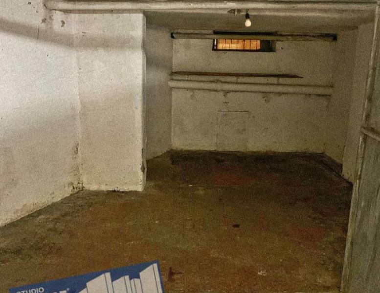 box auto in vendita a Roma in zona Ostia