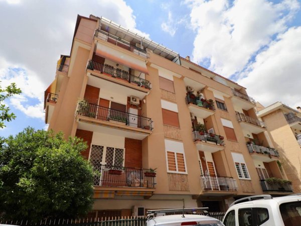 appartamento in vendita a Roma in zona Corviale