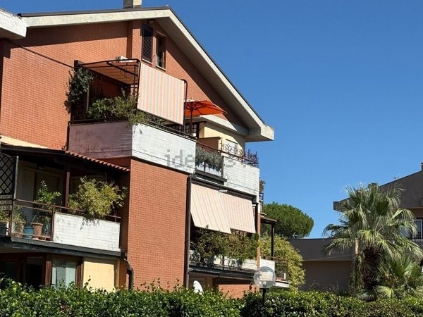 appartamento in vendita a Roma in zona Torre Gaia