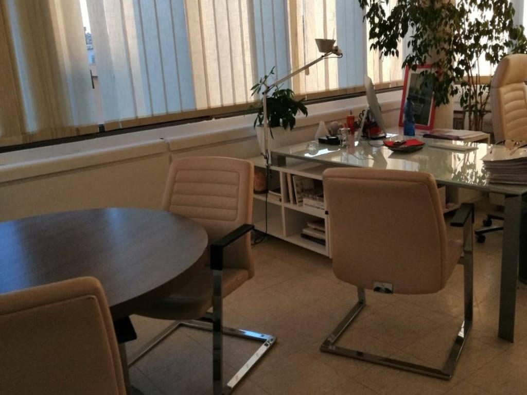 ufficio in vendita a Roma in zona EUR