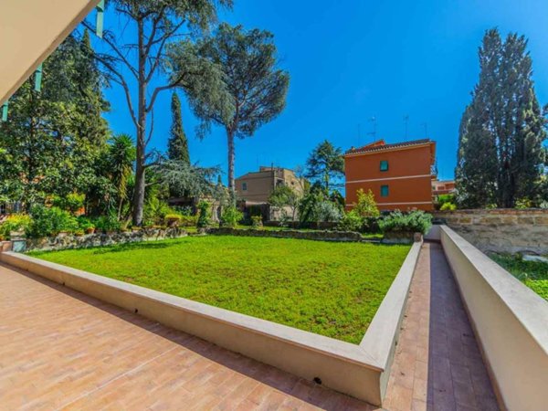 appartamento in vendita a Roma in zona Appio Pignatelli