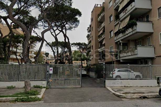 box auto in vendita a Roma in zona Ostia