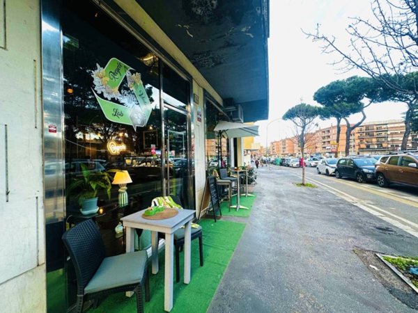 locale commerciale in vendita a Roma in zona Aurelio