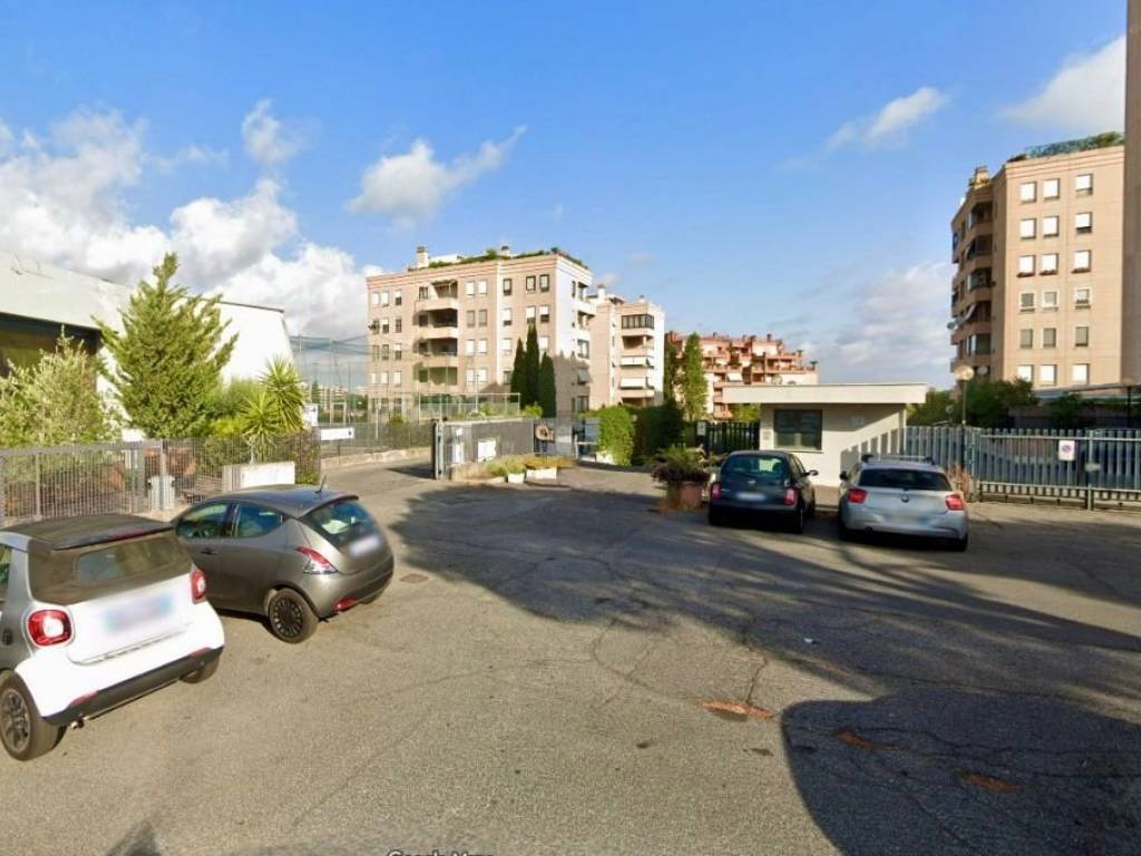 box auto in vendita a Roma in zona Torrino