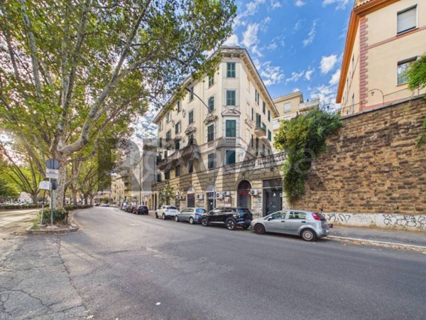 locale commerciale in vendita a Roma in zona Gianicolense