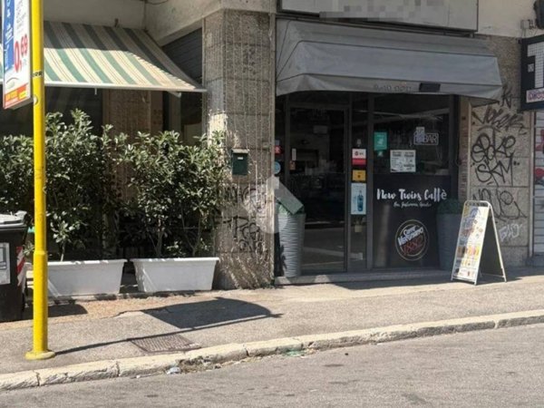 negozio in vendita a Roma in zona Prenestino-Centocelle