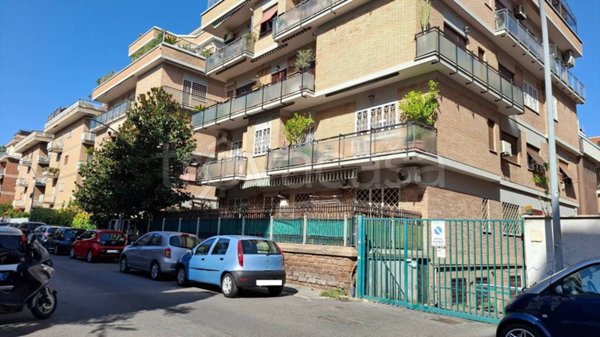 appartamento in vendita a Roma in zona Appio Claudio