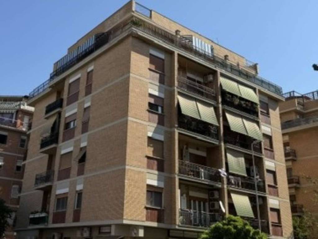 appartamento in vendita a Roma in zona Ostia