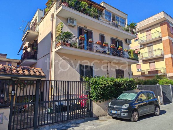 appartamento in vendita a Roma in zona Torre Angela