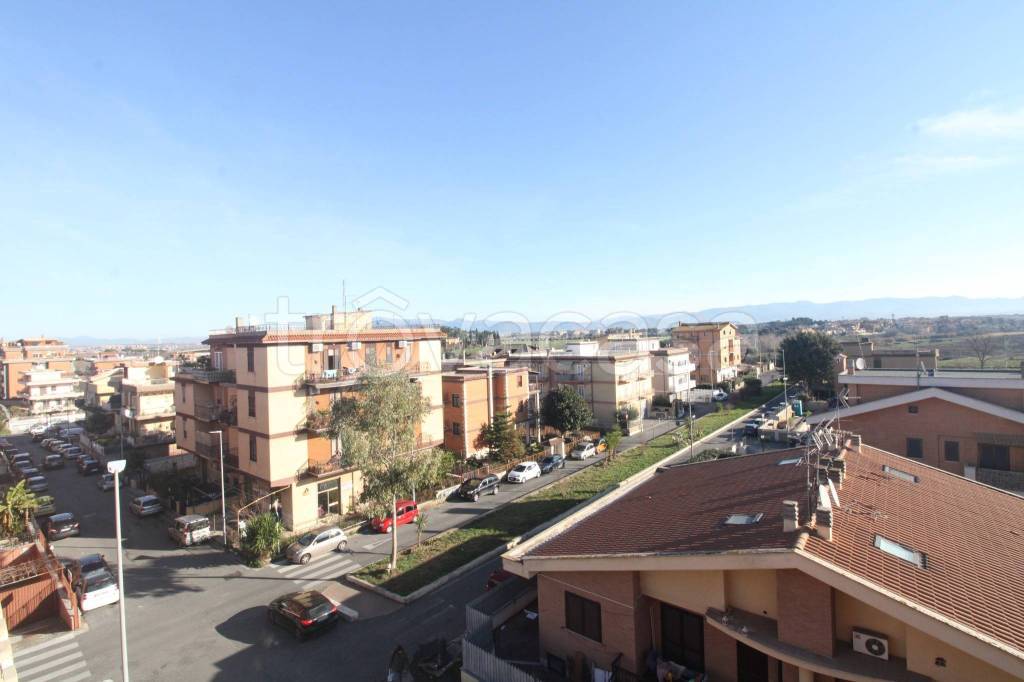 appartamento in vendita a Roma in zona Colle Prenestino