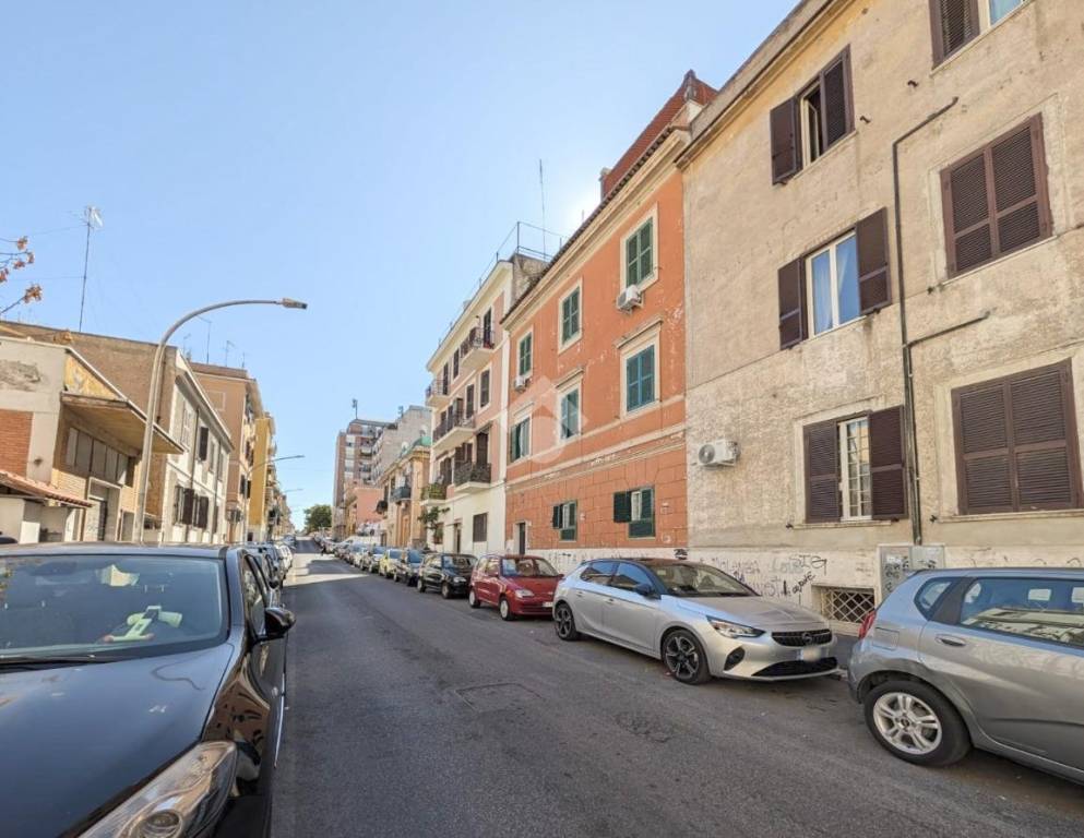 appartamento in vendita a Roma in zona Tuscolano