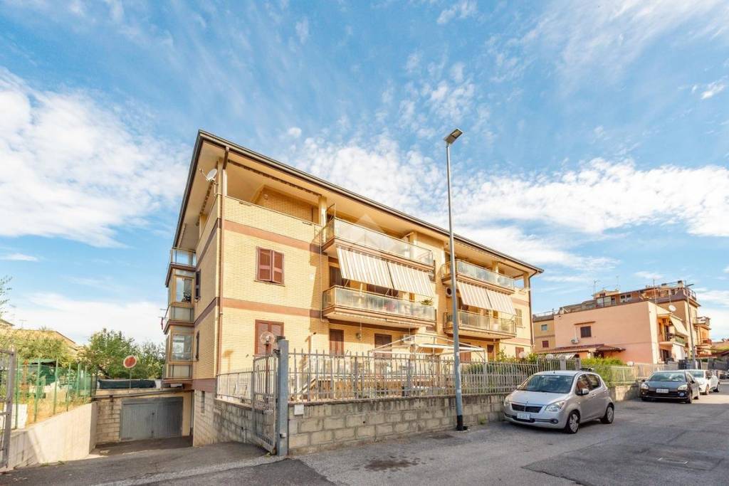 appartamento in vendita a Roma in zona Borghesiana