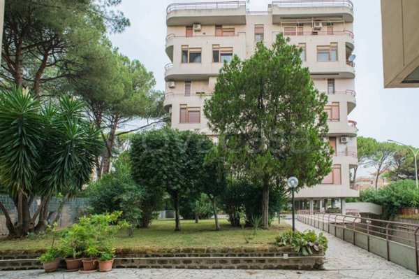 appartamento in vendita a Roma in zona Ardeatino