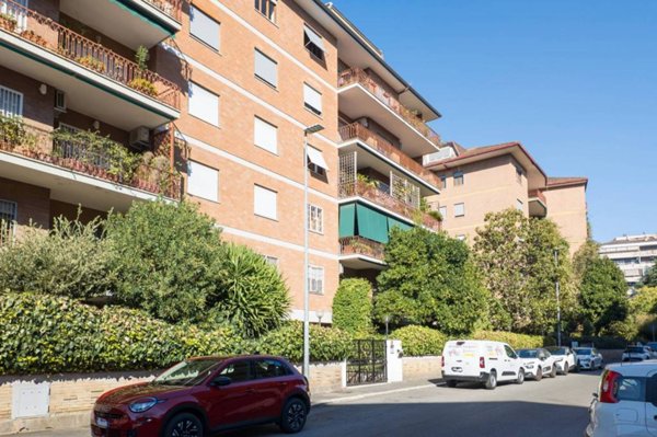 appartamento in vendita a Roma in zona Vigna Murata