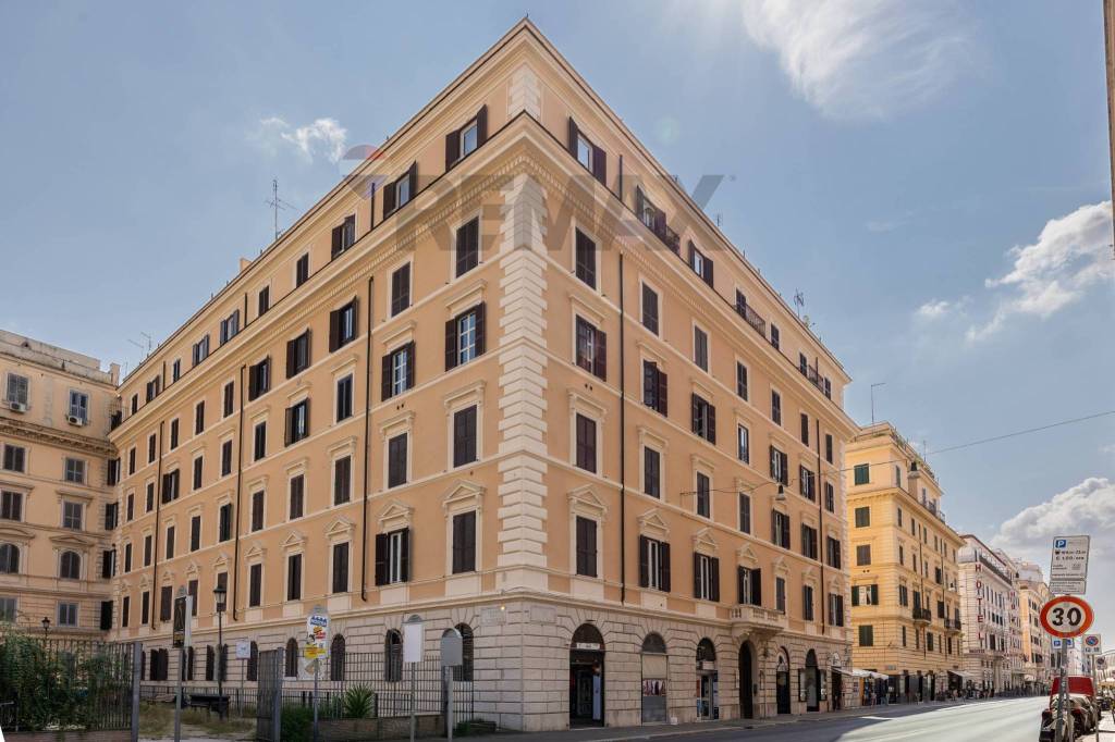 ufficio in vendita a Roma in zona Castro Pretorio