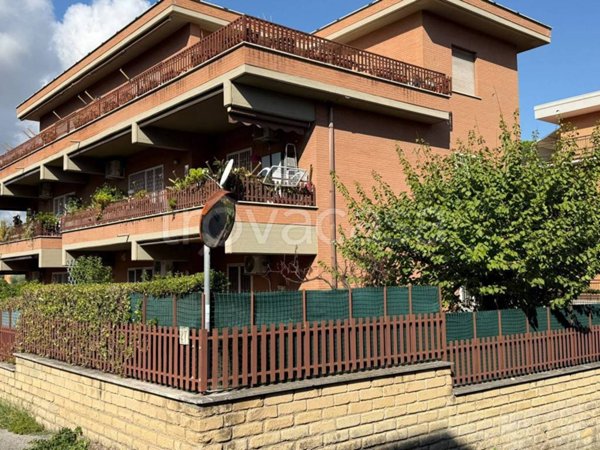 appartamento in vendita a Roma in zona Torre Gaia
