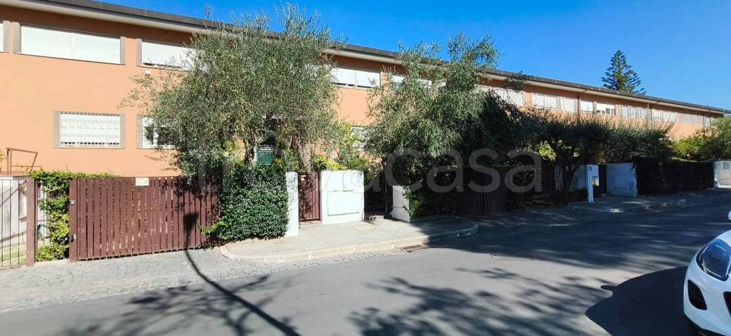 casa indipendente in vendita a Roma in zona Casal Palocco