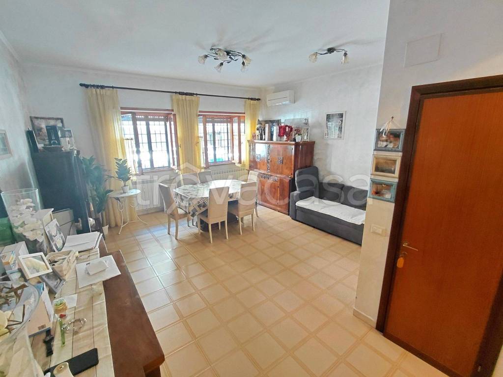 appartamento in vendita a Roma in zona Ostia