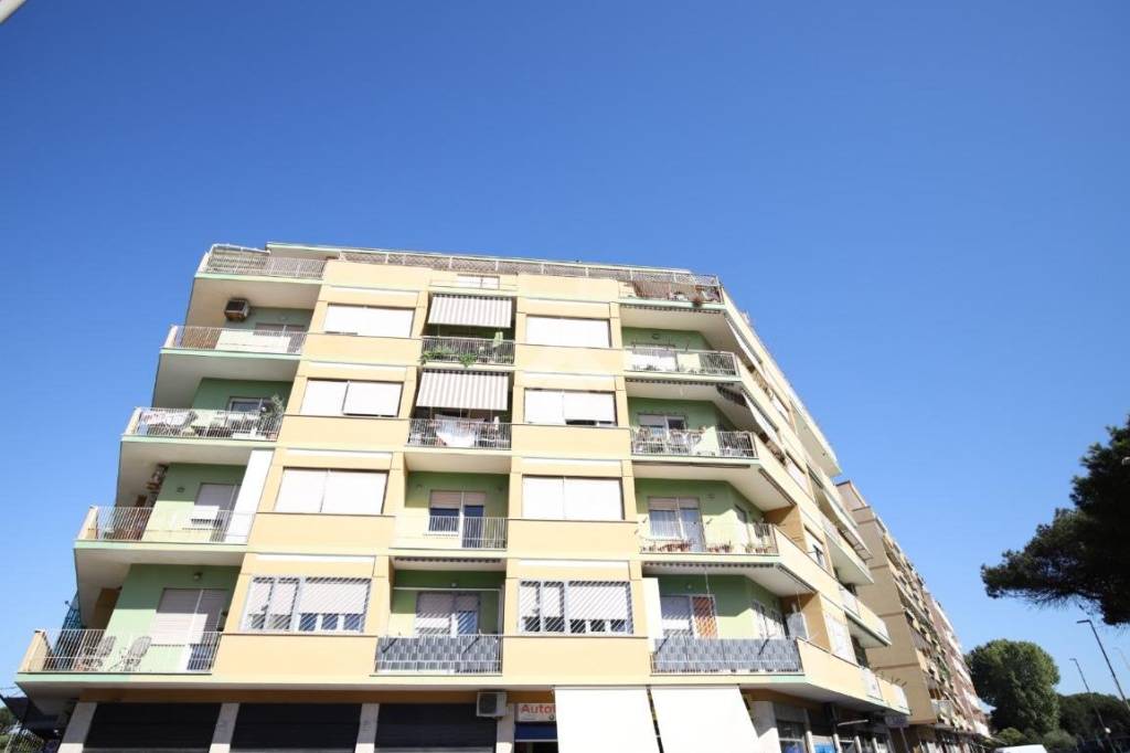 appartamento in vendita a Roma in zona Ostia