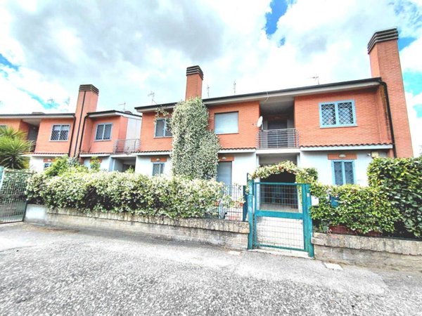 casa indipendente in vendita a Roma