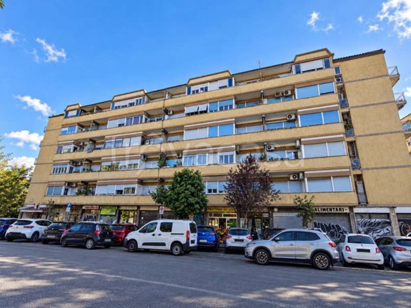 appartamento in vendita a Roma in zona Ostiense