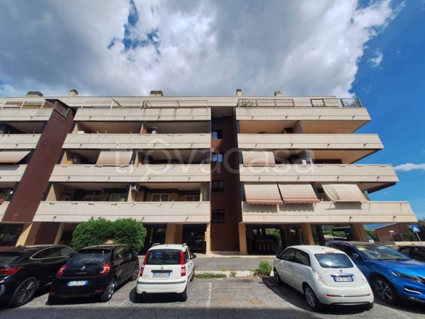 appartamento in vendita a Roma in zona Ponte di Nona