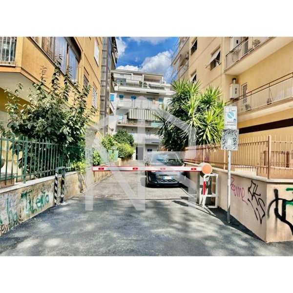 box auto in vendita a Roma in zona Prenestino-Centocelle