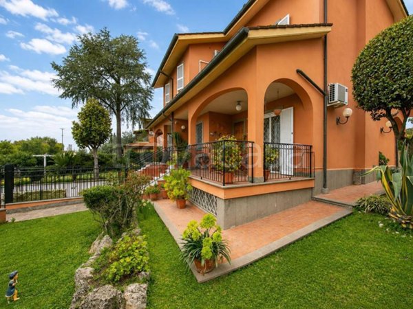 casa indipendente in vendita a Roma in zona Casal Morena