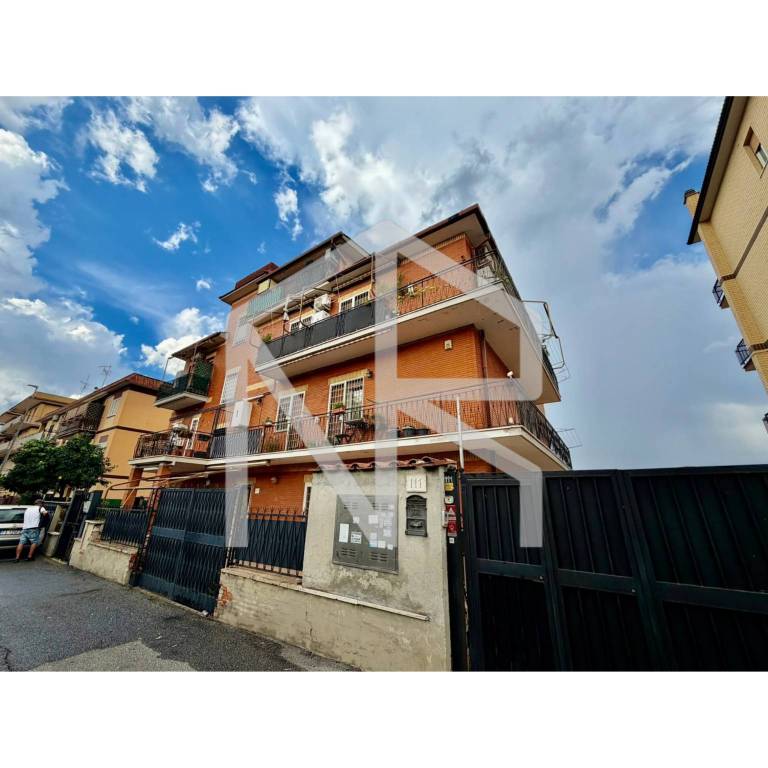 appartamento in vendita a Roma in zona Torre Angela